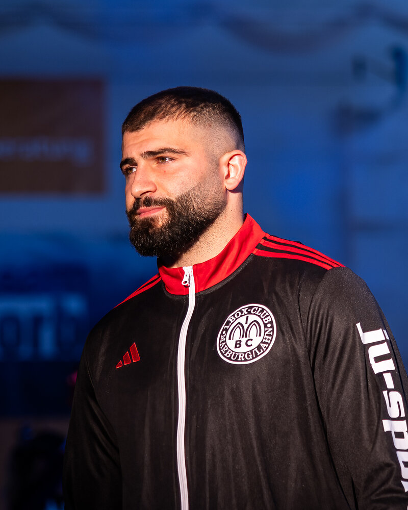Boxer des 1. BC Marburg beim Einzug in die Halle
