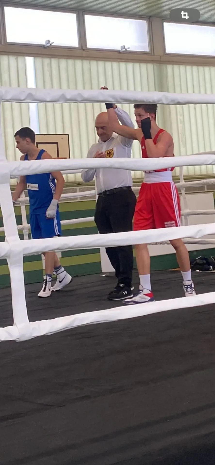 Li. blau Abdullah Gasanov vs. re. rot Vladislav Savchenko