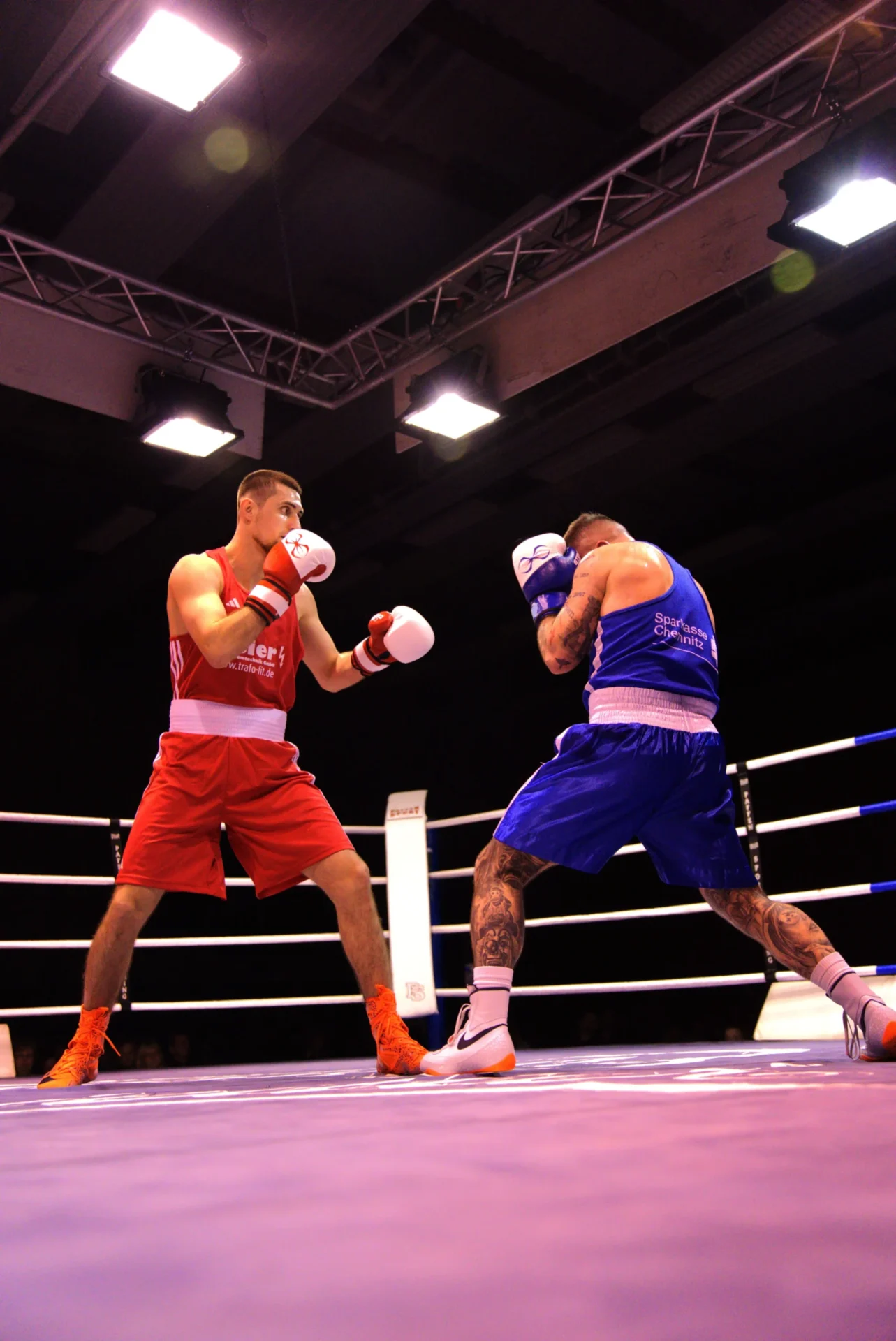 Li. Rot Magomed Schachidov Re. Blau Dennis Rohner 1